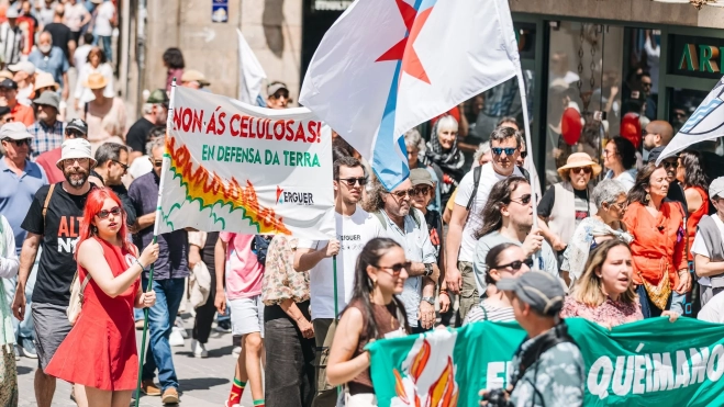 Numerosas personas participan en la manifestación convocada por la Asociación Pola Defensa da Ría (APDR) y el colectivo Ulloa Viva para protestar por el proyecto de macrocelulosa de la multinacional portuguesa Altri en Palas de Rei (Lugo). Foto de archivo: Beatriz Ciscar / Europa Press Numerosas personas participan en la manifestación convocada por la Asociación Pola Defensa da Ría (APDR) y el colectivo Ulloa Viva para protestar por el proyecto de macrocelulosa de la multinacional portuguesa Altri en Palas de Rei (Lugo). Foto de archivo: Beatriz Ciscar / Europa Press