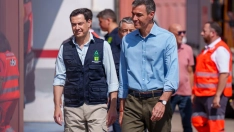 El presidente del Gobierno, Pedro Sánchez, y el de la Junta de Andalucía, Juanma Moreno.  Francisco J. Olmo / Europa Press
