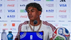El jugador español Lamine Yamal en rueda de prensa. (Fuente:Eldiario).