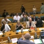 El momento en el que dos diputados de la ultraderecha Vox se dejan el micrófono abierto en un receso en las Cortes Valencianas. Fuente: Corts Valencianes