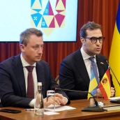 El ministro ucraniano de Economía, Medio Ambiente y Agricultura, Oleksii Sobolev (i); y el vicepresidente primero y ministro de Economía, Comercio y Empresa, Carlos Cuerpo (d). Fuente: Ministerio de Economía