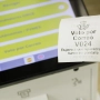 Un ticket de turno de voto por correo en la oficina de Correos de la calle Conde de Peñalver. Carlos Luján / Europa Press