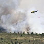 Medios aéreos trabajan en la extinción del incendio, a 17 de julio de 2026, en La Mierla, Guadalajara. Rafael Martín / Europa Press Medios aéreos trabajan en la extinción del incendio, a 17 de julio de 2026, en La Mierla, Guadalajara. Rafael Martín / Europa Press