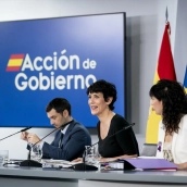 La ministra de Inclusión, Seguridad Social y Migraciones y portavoz del Gobierno, Elma Saiz (c), junto a los ministros de Derechos Sociales (i) e Igualdad (d) en la rueda de prensa tras el Consejo de Ministros este martes. A. Pérez Meca / Europa Press