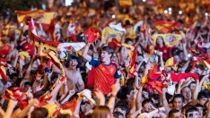 EuropaPress 7676096 aficionados espanoles celebran victoria seleccion espanola argentina final