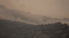 Vista del humo del incendio forestal, a 27 de julio de 2026, en Mijares, Ávila. Alberto Ortega / Europa Press
