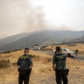 Agentes de la Guardia Civil trabajan en las labores de extinción del incendio forestal, a 27 de julio de 2026, en Mijares, Ávila. Alberto Ortega / Europa Press
