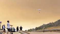 Helicóptero durante las labores de extinción del incendio forestal, a 26 de julio de 2026, en Betxí, Castellón, Comunidad Valenciana (España). Carme Ripollés / Europa Press