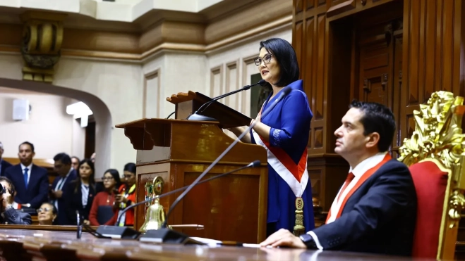 La nueva presidenta de Perú, Keiko Fujimori, en el Congreso de la República del Perú. Fuente: @congresoperu La nueva presidenta de Perú, Keiko Fujimori, en el Congreso de la República del Perú. Fuente: @congresoperu