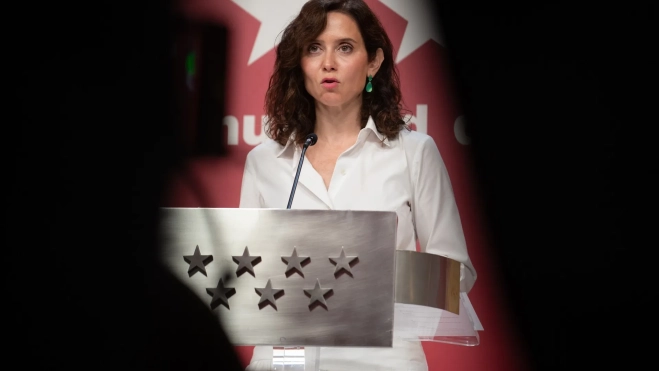La presidenta de la Comunidad de Madrid, Isabel Díaz Ayuso, se explica tras la polémica compra del ático de lujo, en rueda de prensa. Fernando Sánchez / Europa Press