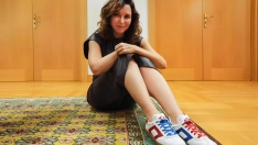 La presidenta de la Comunidad de Madrid, Isabel Díaz Ayuso, en su despacho habilitado en la Asamblea de Madrid. Fuente: @isabeldiazayuso en Instagram