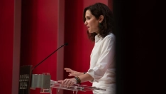 La presidenta de la Comunidad de Madrid, Isabel Díaz Ayuso, en rueda de prensa. Fernando Sánchez / Europa Press