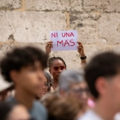 Una pancarta con el lema "Ni una más" durante un minuto de silencio por el asesinato machista en Alameda de la Sagra, el pasado 22 de julio de 2026. Juanma Jiménez / Europa Press Una pancarta con el lema "Ni una más" durante un minuto de silencio por el asesinato machista en Alameda de la Sagra, el pasado 22 de julio de 2026. Juanma Jiménez / Europa Press