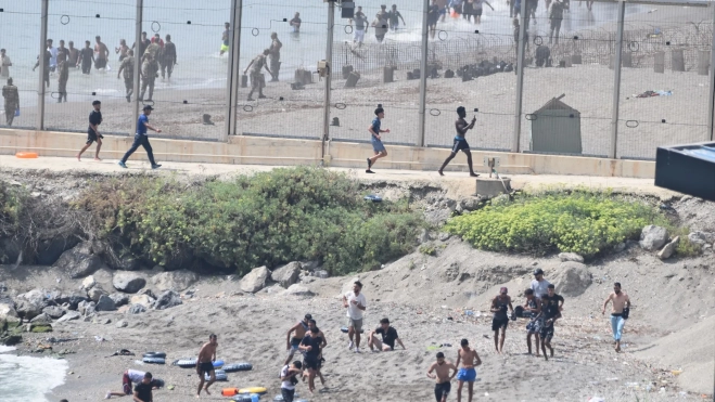 Several migrants try to cross the border by swimming, on July 30, 2026, in Ceuta. Europa Press Several migrants try to cross the border by swimming, on July 30, 2026, in Ceuta. Europa Press