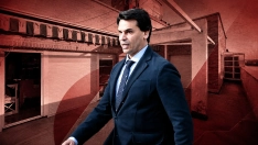 El novio de Ayuso, Alberto González Amador, y el ático que ha puesto en venta por 1,63 millones de euros. Elaboración propia (Imágenes de Europa Press e Idealista)