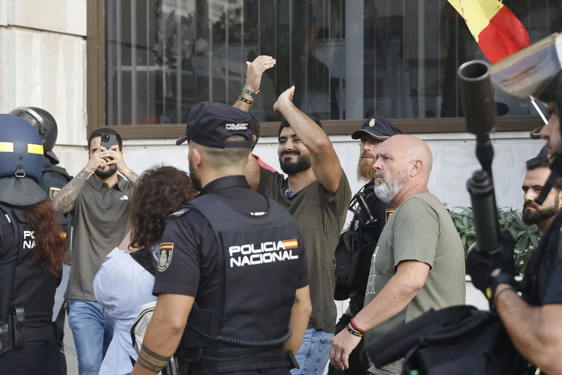 EuropaPress 7698693 eurodiputado lider acabo fiesta salf luis alvise perez increpado escoltado EuropaPress 7698693 eurodiputado lider acabo fiesta salf luis alvise perez increpado escoltado