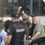 EuropaPress 7698693 eurodiputado lider acabo fiesta salf luis alvise perez increpado escoltado