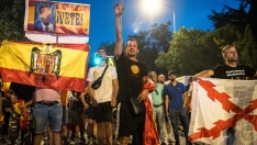 Decenas de ultras durante una manifestación ante la embajada de Marruecos en Madrid. Diego Radamés / Europa Press