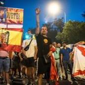 Decenas de ultras durante una manifestación ante la embajada de Marruecos en Madrid. Diego Radamés / Europa Press