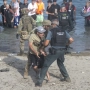 Decenas de migrantes intentan cruzar a España desde Marruecos, a 31 de julio de 2026, en Ceuta. Marcos Moreno / Europa Press