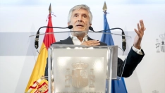 El ministro del Interior, Fernando Grande-Marlaska, atiende a los medios de comunicación tras la reunión del consejo extraordinario de ministros del Interior de la UE por la crisis en Ceuta. A. Pérez Meca / Europa Press