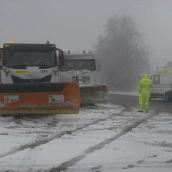 Vehículos de 'Conservación de Estradas' trabajando por el temporal 'Ingrid'