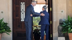 El Rey con el presidente de Ceuta (Raúl Terres/Europa Press)