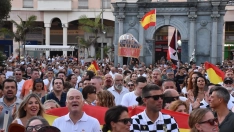 Marcha hacia la plaza de los Reyes bajo el lema “Basta ya. Ceuta no se rinde”. Gabriela Sardá Núñez / Europa Press