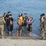 Decenas de migrantes intentan cruzar a España desde Marruecos.  Marcos Moreno / Europa Press