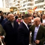 El presidente de Vox, Santiago Abascal, saluda al eurodiputado de Vox Jorge Buxadé. Álex Zea / Europa Press