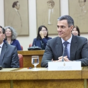El presidente del Gobierno, Pedro Sánchez (d), acompañado del ministro de Asuntos Exteriores, José Manuel Albares (i). Foto de archivo: Jesús Hellín / Europa Press