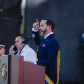 El nuevo presidente ultraderechista de Colombia, Abelardo De La Espriella, durante la ceremonia de posesión de su cargo. Fuente: @ABDELAESPRIELLA