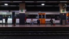 Pasajeros en la Estación de Fabra i Puig, Barcelona