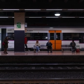 Pasajeros en la Estación de Fabra i Puig, Barcelona