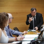 El diputado de la ultraderecha Vox, David Muñoz, en Les Corts. Fuente: José Cuéllar/Corts Valencianes