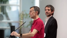 El ministro de Cultura, Ernest Urtasun, y el coordinador general de Izquierda Unida, Antonio Maíllo. Jesús Hellín / Europa Press