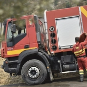 Bomberos de la UME durante las labores de extinción de un incendio forestal. Verónica Lacasa / Europa Press