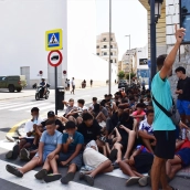 EuropaPress 7708602 grupo menores espera ser filiado comisaria policia nacional 10 agosto 2026