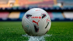 El nuevo balón de la temporada 26/27 de la Liga. (Fuente: Sportingnews).