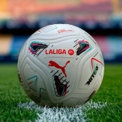 El nuevo balón de la temporada 26/27 de la Liga. (Fuente: Sportingnews).