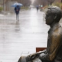 La estatua de García Lorca en la capital granadina. Álex Cámara / Europa Press