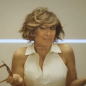 "Ya he vuelto": Sonsoles Ónega irrumpe como Miranda Priestly para anunciar el regreso de 'Y ahora, Sonsoles'