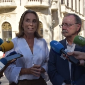 La vicesecretaria de Regeneración Institucional del PP, Cuca Gamarra y el presidente de Ceuta, Juan Jesús Vivas, atienden a los medios de comunicación. Gabriela Sardá Núñez / Europa Press