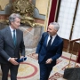 El presidente del Partido Popular, Alberto Nuñez Feijóo y el vicesecretario del PP de Hacienda, Vivienda e Infraestructuras, Juan Bravo. Jesús Hellín/Europa Press.