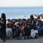 Cientos de personas migrantes reciben atención sanitaria de profesionales del INGESA y voluntarios de Cruz Roja, en la playa del Trampolín. Gabriela Sardá Núñez/Europa Press.