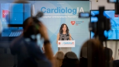 La presidenta de la Comunidad de Madrid, Isabel Díaz Ayuso, en el Hospital Universitario Ramón y Cajal. Gabriel Luengas / Europa Press