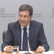 El consejero de Economía y Hacienda y portavoz, Carlos Fernández Carriedo, durante su comparecencia posterior al Consejo de Gobierno de la Junta de Castilla y León. Fuente: @jcyl en X