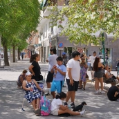 Los granadinos en la calle por miedo a nuevos terremotos. Arsenio Zurita / Europa Press