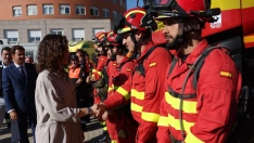 La presidenta de la Comunidad, Isabel Díaz Ayuso, en una visita al Parque de Bomberos de Las Rozas. Foto de archivo: Isabel Infantes / Europa Press