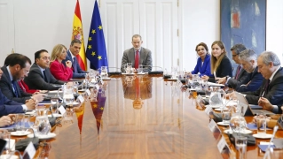 El Rey Felipe VI preside la reunión del Consejo de Seguridad Nacional, en el Palacio de la Moncloa, a 29 de abril de 2025. Pool Moncloa / José Manuel Álvarez
